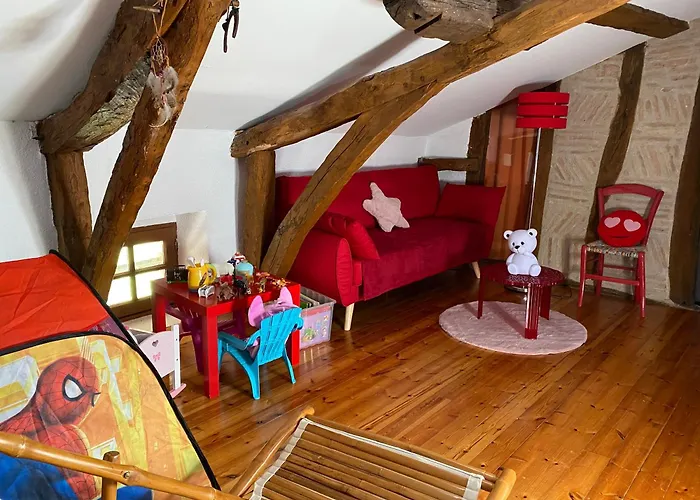 Atypique 12 Personnes Dans Le Lot Montdoumerc