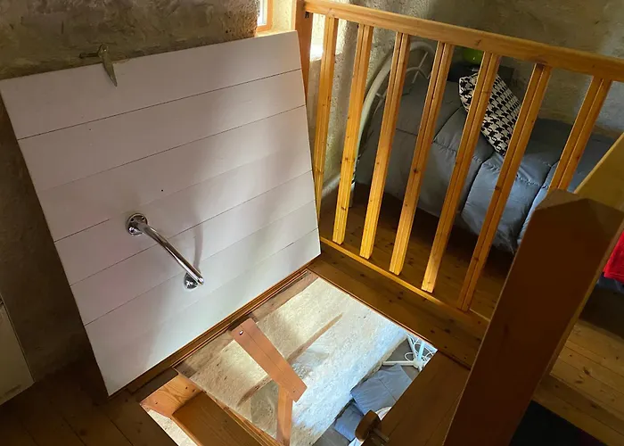 Atypique 12 Personnes Dans Le Lot Montdoumerc