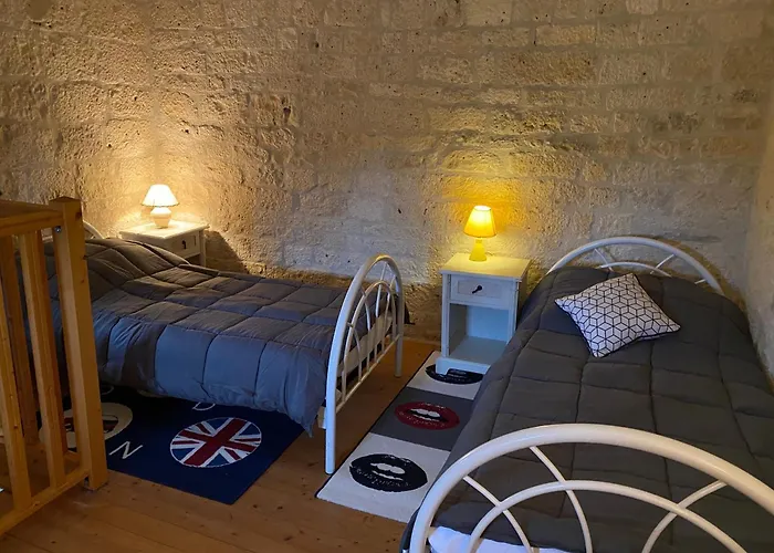 Hébergement de vacances Atypique 12 Personnes Dans Le Lot Montdoumerc