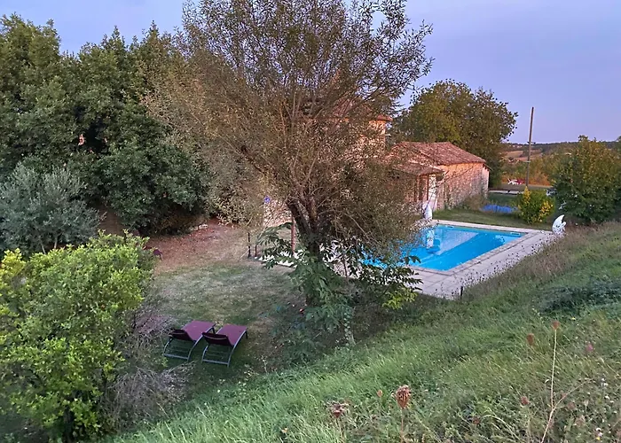 Atypique 12 Personnes Dans Le Lot