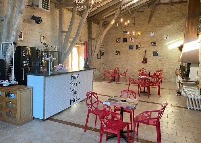 Hébergement de vacances Atypique 12 Personnes Dans Le Lot Montdoumerc