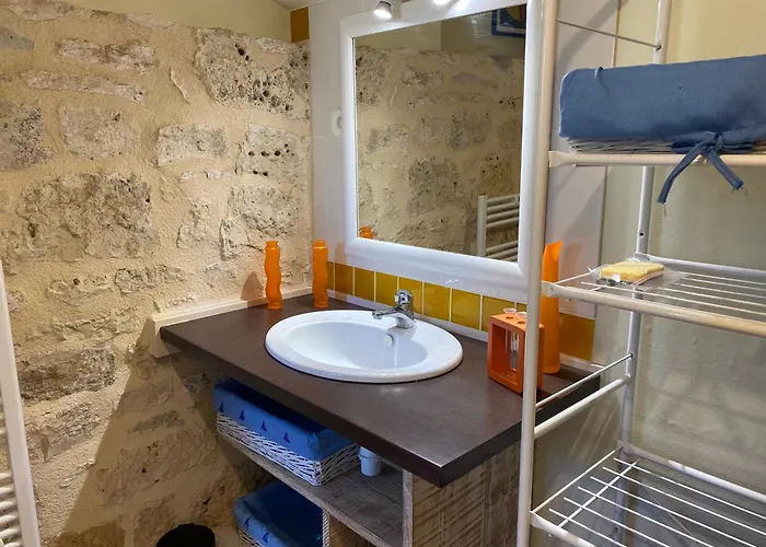 Hébergement de vacances Atypique 12 Personnes Dans Le Lot Montdoumerc