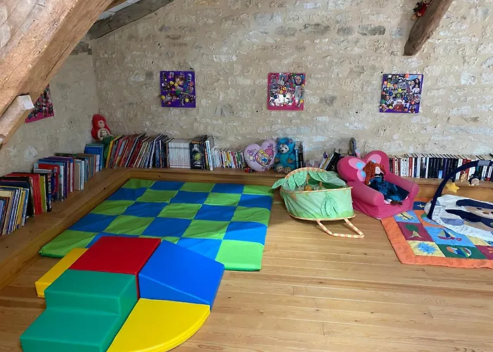 Hébergement de vacances Atypique 12 Personnes Dans Le Lot Montdoumerc