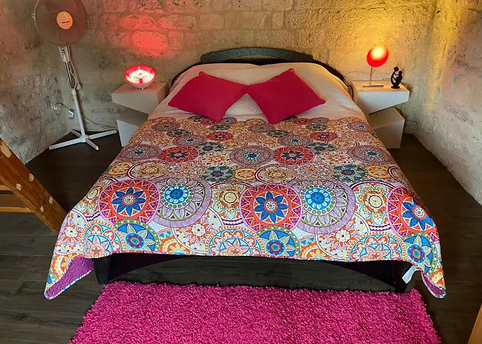 Hébergement de vacances Atypique 12 Personnes Dans Le Lot Montdoumerc