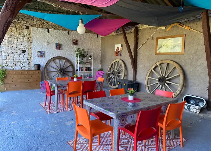 Hébergement de vacances Atypique 12 Personnes Dans Le Lot